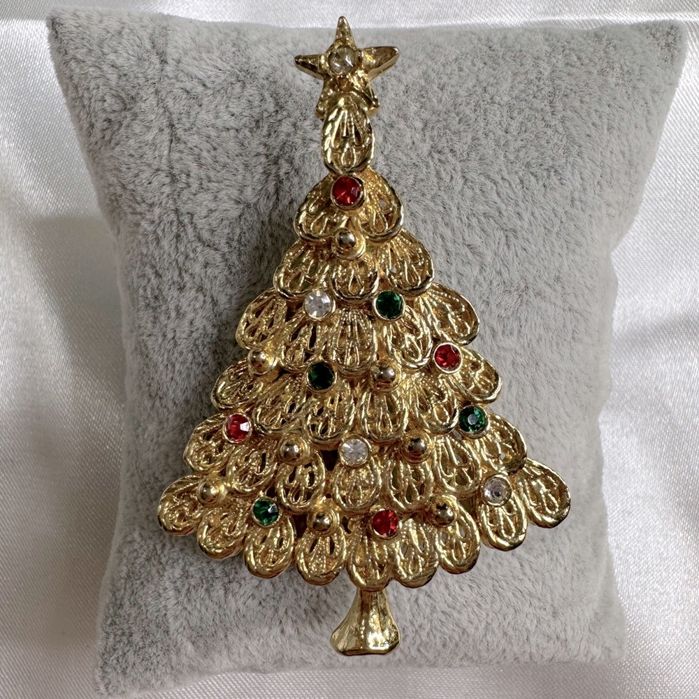 Vintage Avante Multi Color Crystal Gold Tone Christmas Tree Brooch Pin